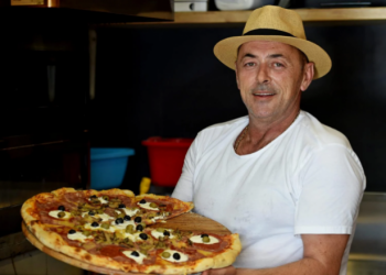 Bukëpjekësi nga Prizreni bëhet i famshëm me çmimet ‘djegëse’ të picave në Kroaci!