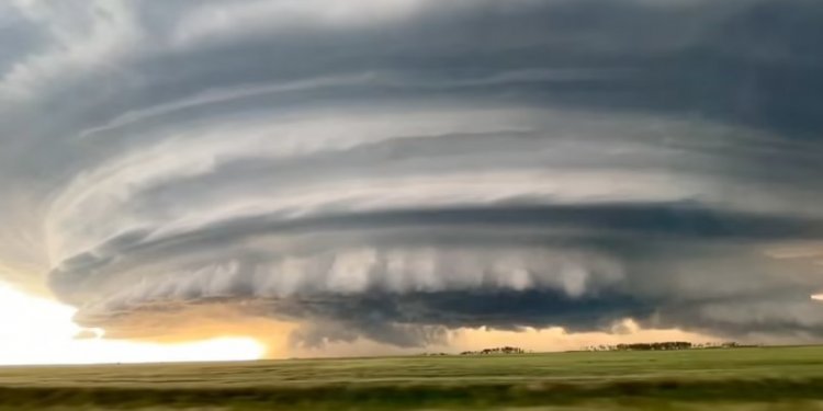 Gruaja filmon stuhinë masive ndërsa të gjithë banorët “fshiheshin” nëpër shtëpi