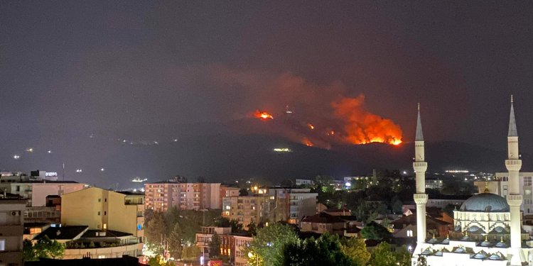 Zjarr në Kodrën e Cërrnushës në Mitrovicë!