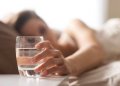 Sa është e rëndësishme të nisni ditën duke pirë ujë!