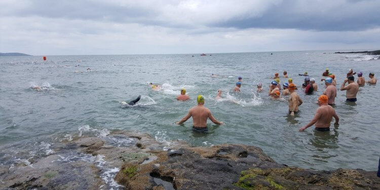 Pse është rrezik të laheni në ujë të ftohtë në det