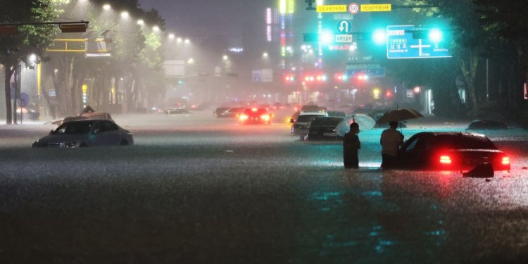 Përmbytje apokaliptike në Seul, dhjetëra viktima!