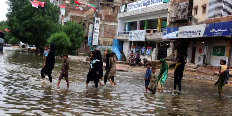 Rreth 1 mijë viktima nga përmbytjet në Pakistan, pamje dramatike nga fundosja e një hoteli të madh!