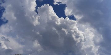 Vazhdon mot i ndryshueshëm dhe me reshje!