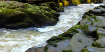 Bolton Strid, përroi prej të cilit duket se askush nuk del i gjallë