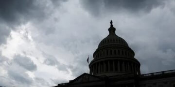 U goditën nga rrufeja pranë Shtëpisë së Bardhë, plagosen rëndë 4 persona