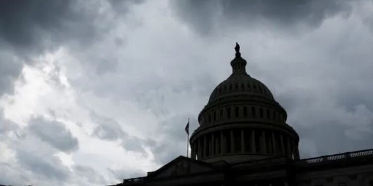 U goditën nga rrufeja pranë Shtëpisë së Bardhë, plagosen rëndë 4 persona