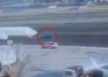 Pasi ‘humbi kontrollin’, aeroplani ‘shkel për tokë’ makinën nga e cila po tërhiqej përgjatë pistës në aeroportin e New York City!