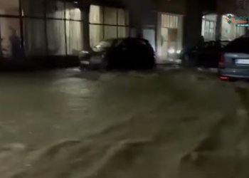 Vërshime të mëdha në Tetovë, rrugët “i merr” uji