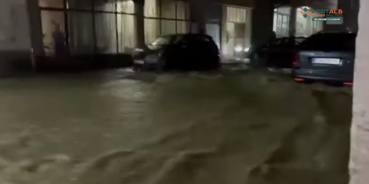 Vërshime të mëdha në Tetovë, rrugët “i merr” uji
