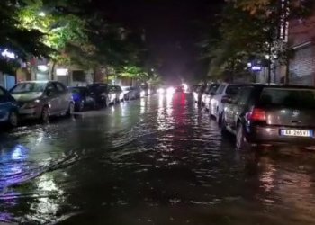 Shiu përmbyt Durrësin, reshje gjatë natës