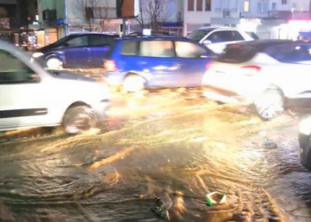 Peja vërshohet nga shiu në orët e natës