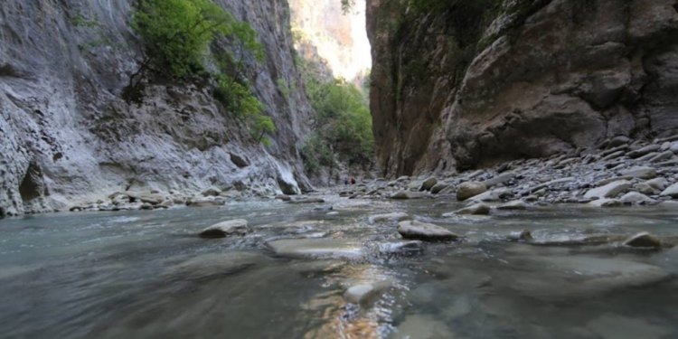 Shqipëri: shpëtohen 4 turistë gjerman të bllokuar nga reshjet e dendura!