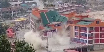 Momenti kur një nga hotelet më luksoze në Pakistan shkatërrohet nga përmbytjet
