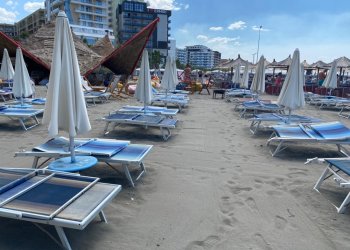 Rritja e çmimeve dhe rënia e euros,“boshatiset” plazhi i Shëngjinit