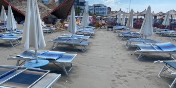 Rritja e çmimeve dhe rënia e euros,“boshatiset” plazhi i Shëngjinit