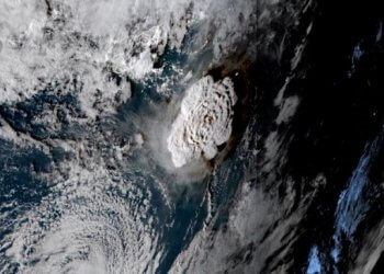 NASA: Shpërthimi i Tongës dërgoi sasi të madhe të ujit në atmosferë, kjo mund të shkaktojë ngrohje të përkohshme të Tokës