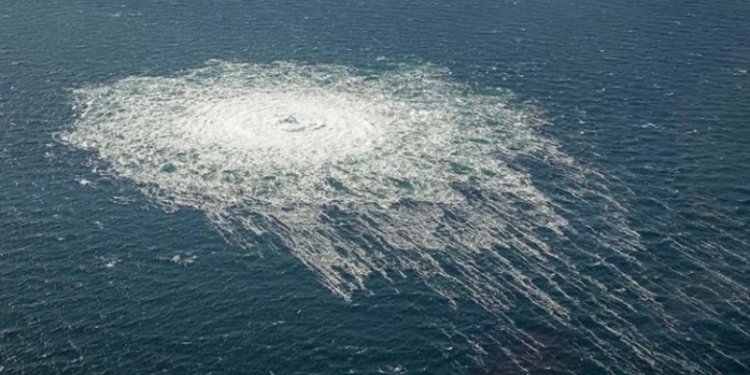 Pas shpërthimeve nënujore, shfaqet një njollë e madhe pranë gazsjellësit Nord Stream në Danimarkë – publikohen pamjet e rrjedhjes së gazit!