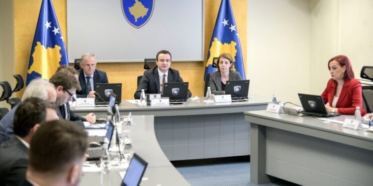 Qeveria prezanton pakon e re ekonomike: 50 euro për sektorin publik, 100 për studentët dhe pensionistët, subvencionim për kursimin e energjisë