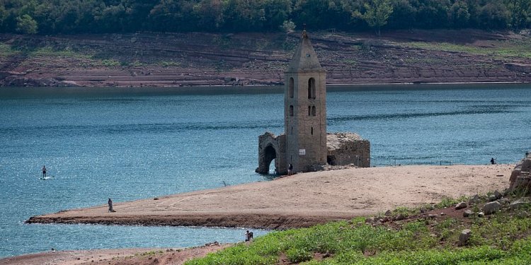 Fshati i fundosur del nga thellësia e liqenit, nuk ndodhte prej më shumë se 70 vitesh!