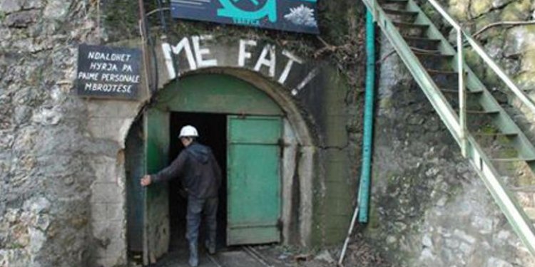 Minatorët e ngujuar nisin të dalin nga miniera, sanohet problemi!