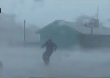 Uragani Ian mbërrin në Florida, gazetari në lidhje direkte rrezikon jetën