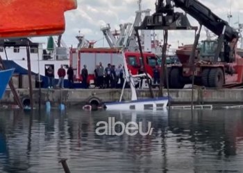 Mbytet një anije në portin e Durrësit