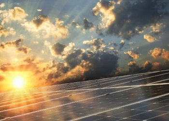 Kalimi në energjinë e rinovueshme mund t’ia kursejë botës 12 trilionë dollarë!