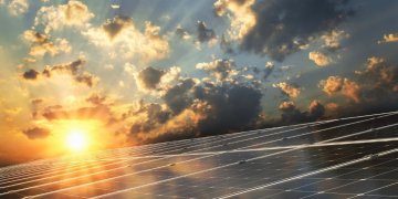 Kalimi në energjinë e rinovueshme mund t’ia kursejë botës 12 trilionë dollarë!