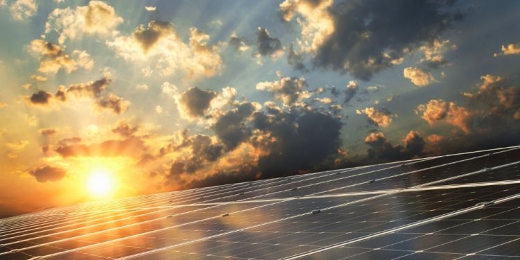 Kalimi në energjinë e rinovueshme mund t’ia kursejë botës 12 trilionë dollarë!