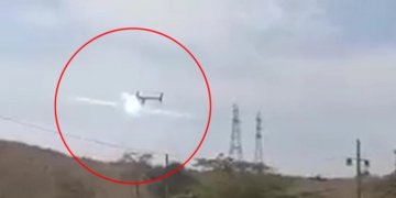 Frikë dhe mrekulli, helikopteri ngec në linjën e tensionit të lartë