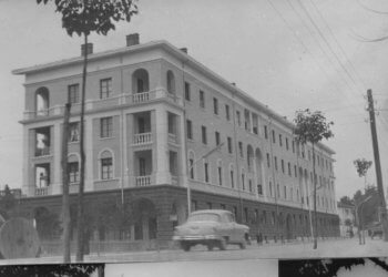 “SHALLVARET” E TIRANËS, HISTORIA E PALLATEVE NË QENDËR TË KRYEQYTETIT!
