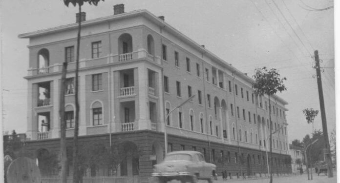 “SHALLVARET” E TIRANËS, HISTORIA E PALLATEVE NË QENDËR TË KRYEQYTETIT!