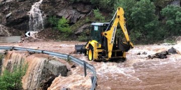 Stuhitë e shiut në Shqipëri, MIE: Situata më problematike në Tropojë, OSHEE: 14 fidera jashtë pune!