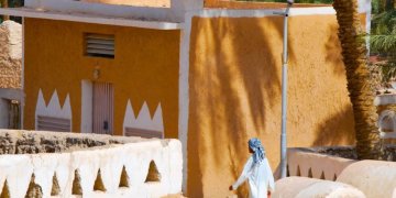 “Perla e shkretëtirës”… qyteti ku jetohet në fresk edhe pse temperaturat arrijnë deri në 55 gradë celsius!