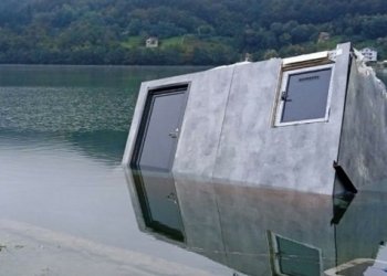 Përmbytet shtëpia e parë mbi ujë e prodhuar në Bosnjë