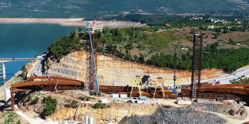 Po ndërtohet: Kjo është ura e re, nëpër të cilën do kalojnë kosovarët që vizitojnë Shqipërinë