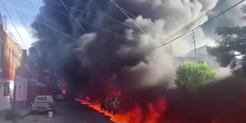 E tërë lagjja në tym e flakë pas aksidentit të kamionit me naftë!