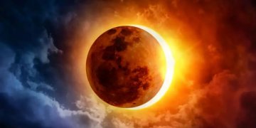 Astronomët e Kosovës thirrje qytetarëve: Dilni sot në shesh, ta shohim Eklipsin e Diellit