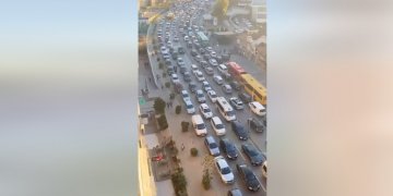 Kaos i madh në Prishtinë si pasojë e testimit të rrugëve njëkahëshe, shikoni pamjet