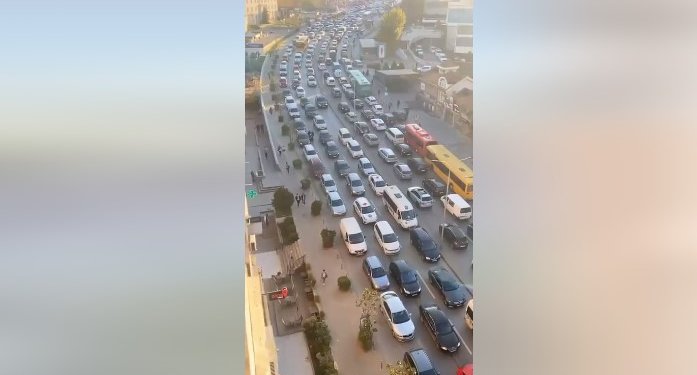 Kaos i madh në Prishtinë si pasojë e testimit të rrugëve njëkahëshe, shikoni pamjet