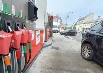 Nuk ka naftë në karburante, kaos në Francë!