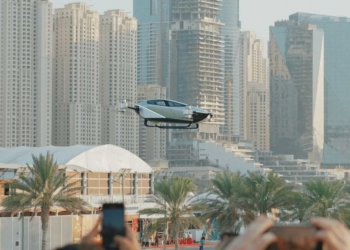 Fantashkenca bëhet realitet në Dubai, makinat tashmë fluturojnë!