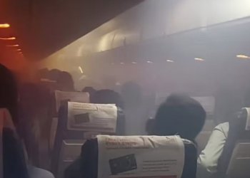 Frikë dhe panik në aeroplan për 25 minuta!