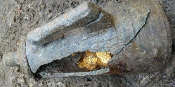 Duke rregulluar kuzhinën zbulojnë thesarin shekullor që ua ndryshon jetën përgjithmonë!