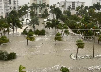 Rreziku ende nuk ka kaluar: Pas shkatërrimit që shkaktoi në Florida, uragani “Ian” godet Karolinën e Jugut