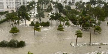 Rreziku ende nuk ka kaluar: Pas shkatërrimit që shkaktoi në Florida, uragani “Ian” godet Karolinën e Jugut