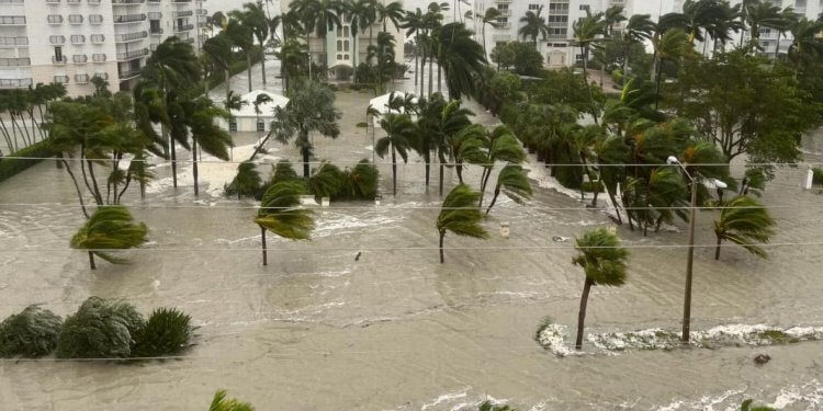 Rreziku ende nuk ka kaluar: Pas shkatërrimit që shkaktoi në Florida, uragani “Ian” godet Karolinën e Jugut