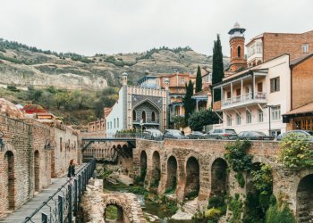 10 udhëtime të bukura që mund të bëni në vjeshtë!