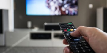Deputeti i “Guxo”: Edhe drita e televizorit harxhon rrymë!